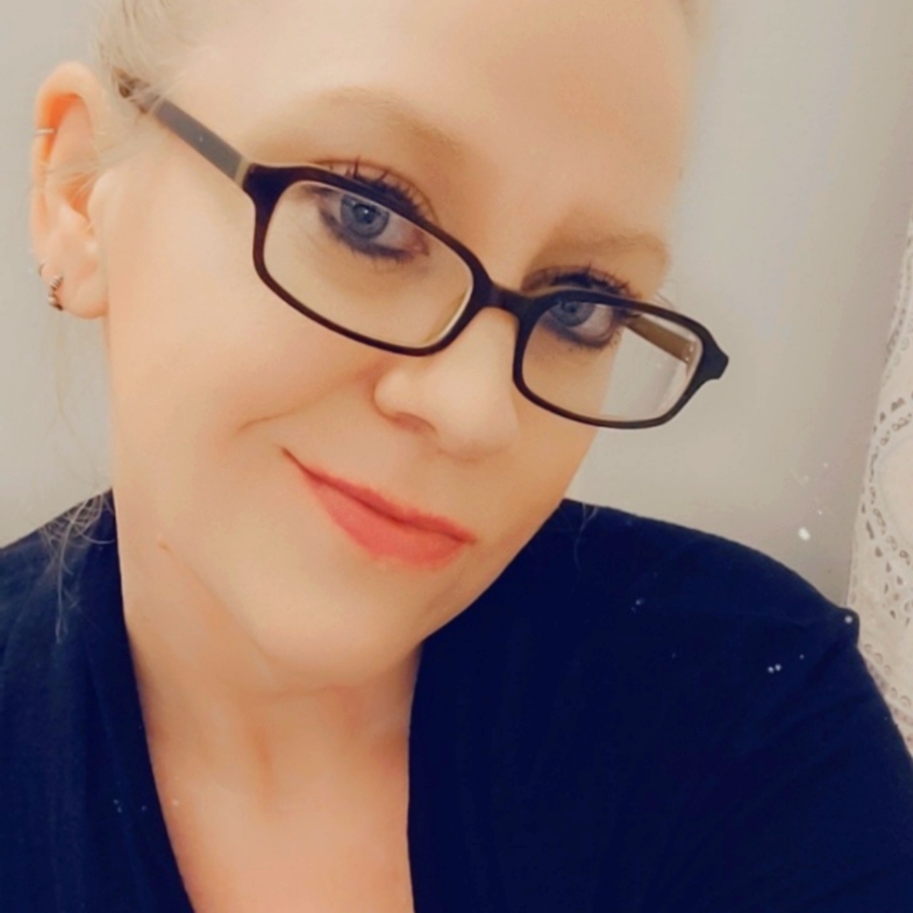 Meet your Posher, Connie